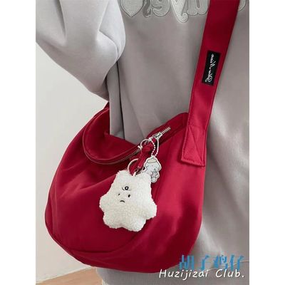 調整可能なストラップ付きのカスタマイズ可能なクロスボディスリング袋